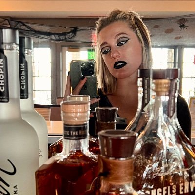 I worked at Cracker Barrel and it’s a huge part of my personality 🪩🥂
she/her