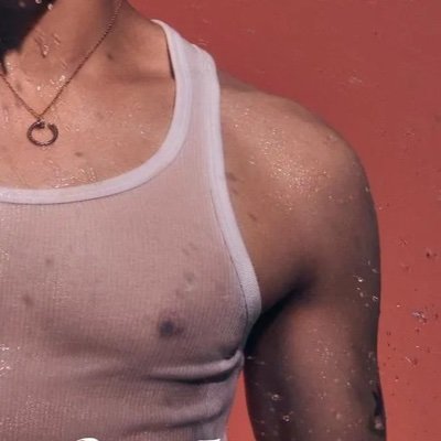 21 anni, Roma. Mostro un po’ di me (😈) e condivido qualche pensiero personale (😇). Regoliamoci con l’età grazie. Profilo IG nsfw scrivetemi in dm
