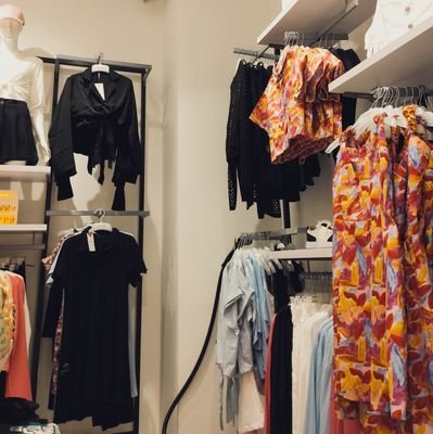 eriiiiiaaa's profile picture. a lot of 'rekomendasi shopee'