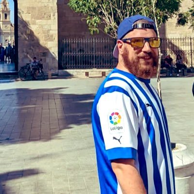 Fanático del Glorioso Deportivo Alavés y aficionado de Baskonia. Aita de Maialen y de Júlia. Izan ginelako izango gara. Keep walking, siempre #animopues