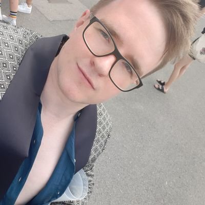 HomoDavien's profile picture. Always tired. Teach at Open Uni. Homosexuality, class, kinship and contemporary intimacies. He/they