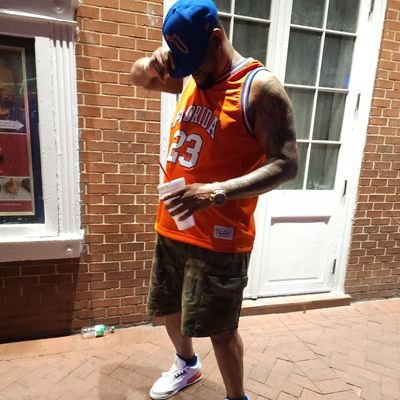 bitch im 6'6 #GOGATORS 🐊
#Westside
https://t.co/tNVUo61yQX