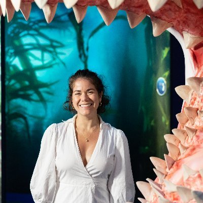 Multi-hyphenate #LatinainSTEM 🇵🇷🇲🇽 (she/her) | wildlife educator & marine scientist 🦈 #sharks #scicomm | writer: @forbesscience @CosmosMagazine