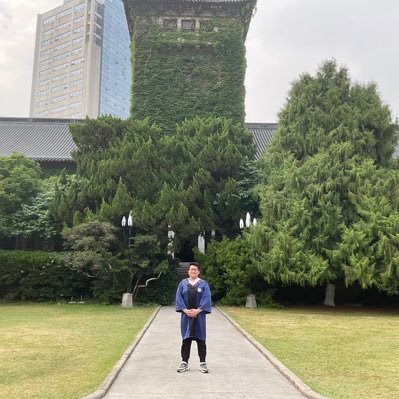 yishenliu613's profile picture. Views are strictly personal.  Video et taceo.