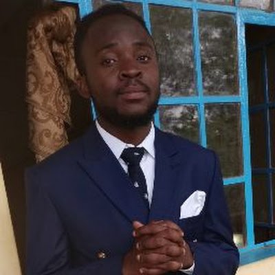 journaliste fact-chekers ;
Licencié en développement rural ;
Chercheur en matières administratives en RDC