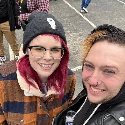 Indianapolis, IN. 30. 04 Dakota. reptile caretaker. professional Groomer, I’m not good at the internet. @polymorphedfox ❤️
