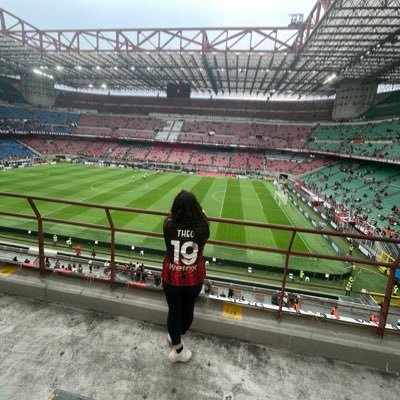 simoc899's profile picture. Sempre Milan ❤️🖤