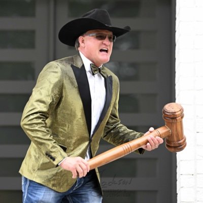 America's Auctioneer  | Real Estate Specialist | interNational Service | #NAAPro #Auctioneer | @DIYnetork 
#TexasFlipnMove |  Photographer | TV Personalty