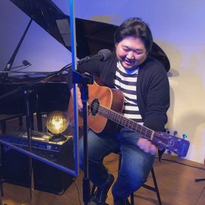 熊本シティにて音楽を作って、歌ったりしている感じです。新しいアルバムに向けて目下ひたすらレコーディング中。最新のライブ情報や比較的どうでもいいことを林田がつぶやきます。