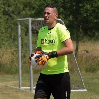 Allround Signmaker
Carwrapper
Window tinter
Graphic Designer
Former Pro Goalkeeper