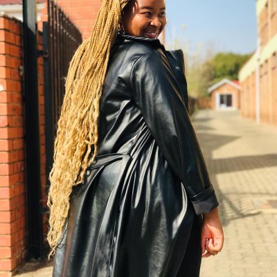 TheFlowerChil12's profile picture. 🇿🇦
-A  fashion Designer
-Durban📍
Instagram acc: @sanelisiwee_sukazi