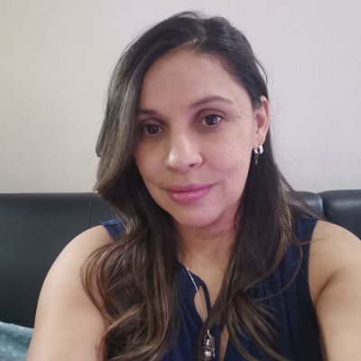 Mujer mas no feminista; graduada en filosofía mas no filósofa; con escritos y artículos pero aún no una 