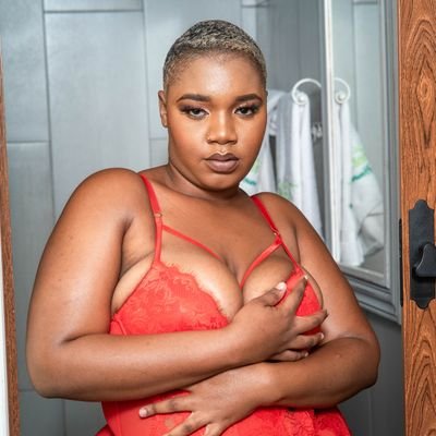 Plus size model♥️ Outgoing and bubbly ✨Open minded❤️love good vibes✨