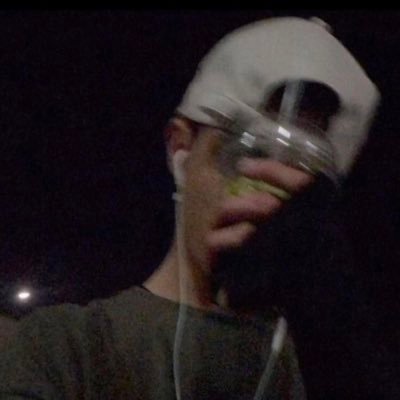 قله اللي وصلني منه يكفيني عمر كيف يبرا طعن سكين الغدر 🤍☁️.