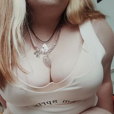 Just a princess selling content 💵💖 MDNI 🔞 I'm 20💕
Cashapp is £yourbunnybabe if you wanna tip (do it... plz)🥺👑💓