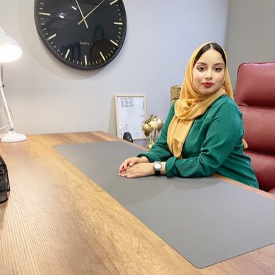 مهندسة دولة في السلامة الغذائية.      businesswoman