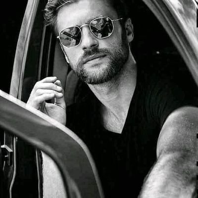 ameral_majd7090's profile picture. الخبرة.. هي المشط الذي تعطيك إيّاه الحياة.. عندما تكون قد فقدتَ شعرك.