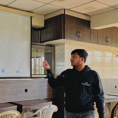 Ripslinger17's profile picture. MTech -  IIIT Vadodara'27 | GTU '25 | Postman Student Leader & Google DSC Web Lead '22 | Chelsea Forever 💙