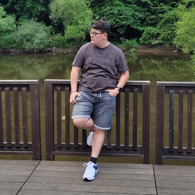 Beruf: Anlagenmechaniker
Inhaber von @SkyPlayns | YouTuber: Floriankille007 | Insta: Floriankiller007