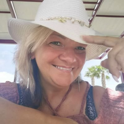 szertartas's profile picture. A World Wide Weddings and Royal Ceremonies világszerte vállal esküvői szertartásvezetést magyar és angol nyelven. Álmodd meg az esküvődet és éld meg az álmodat.