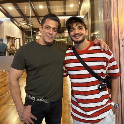 Big fan of @Beingsalmankhan & @munawar0018 & my all time favourite Youtuber @abreshk 💗💗
Alhamdulillah for Everything ❣❣
Always believe in urself 🔥