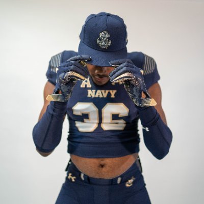 Navy ⚓️ 
6'4 DE 260 lbs 
GPA 3.5
God first
Nerd-athlete
🏈🏈
👊K.I.K.👊
🎂FEBUARY🎁 8🎈