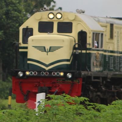 just railfans and weebs

27 - 04 - 2000