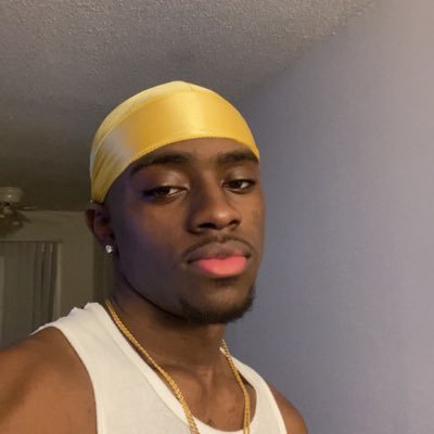 I’m a twitch streamer One and only account https://t.co/0feJxokhpp