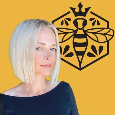 Investor💰Mentor👩🏼‍🏫Creator🖼️ Founder @coinqueens 👑🐝   Unlocking the World of Cryptocurrency Through the Power of NFTs.