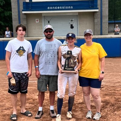 ALAlsip1982's profile picture. Wife to an amazing husband and mother to 3 awesome kiddos ❤️