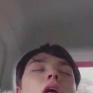 skkddkdk111's profile picture. @chwebononi 
said só esperem surto aqui