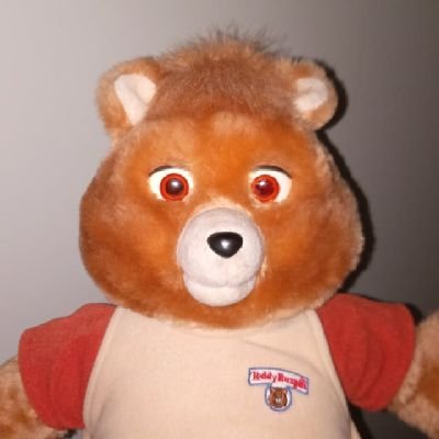 I'm a teddy ruxpin/vintage collector and artist 🎨