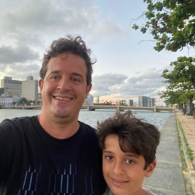Mestrando em Direito UnB. Especialista Governo e Políticas Públicas IPOL/UnB. Direito PUC/SP. 6T Escola de Governo de São Paulo. Pai de três. Casado com a Tati.