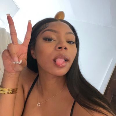 DippedNHoneyyy_ Profile Picture