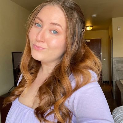 AnnaElise029's profile picture. 