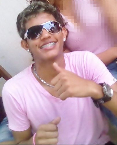 Saudade é um sentimento que,quando não cabe no coração, escorre pelos olhos