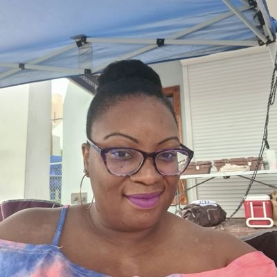 dee_neeks's profile picture. 