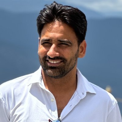Co-Founder @SociallyBlog.
विचार सरासर निजी है। काम का उस से कोई लेना देना नहीं।