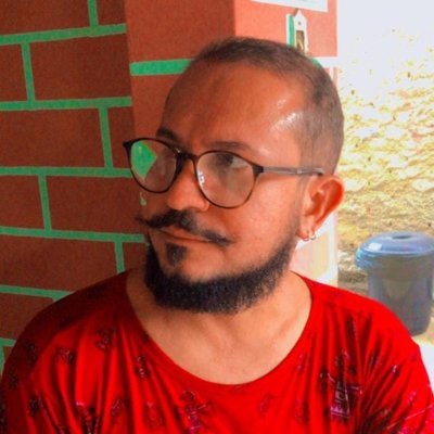Sou pedagogo, envolvido e cativado por estudos sociais, dinâmica coletiva, natureza humana e suas proposições.