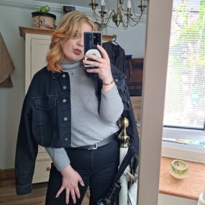 hxnnxhkxlly's profile picture. 