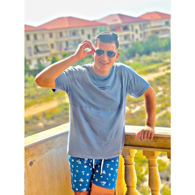 Mostafa26124724's profile picture. ده اللي عنده صاحب جدع✌ احسن من اللي عنده فلوس ياجدع ✊Ý 💯 💯