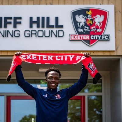 Footballer @officialECFC ⚽️ Represented by Eyeconic Sports Management ✌🏾✌🏾Insta = _Harper17