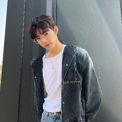 iharuaz's profile picture. #SHUAIBO: im thinking about you !!
im not delusional shuaibo wants me