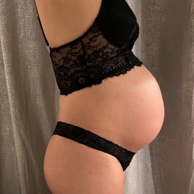 Hey, I'm Abby, a recent new #MILF please check out my Beacons page for ALL MY LINKS including #OnlyFans there is not of pregnancy content on my page 🤰🏻