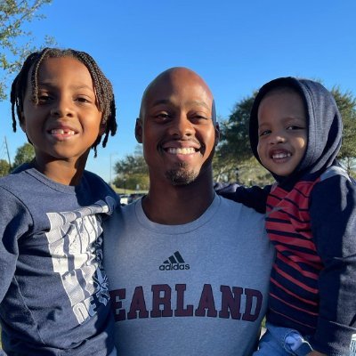 Faith - Fatherhood - Family - Football

Dad to 2 boys, former WR @ TCU, TCU Ques ΩΨΦ - 2021 5A Div 1 State Champion (Paetow HS)🥇, @gamebreakerhg Acct. Exec