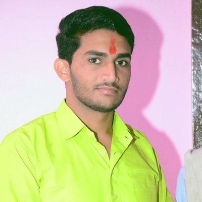 जो हाथ की लकीरों में नहीं थी,,,,बस जिंदगी उसी से टकरा गई,,,,,🙏🥰🤞