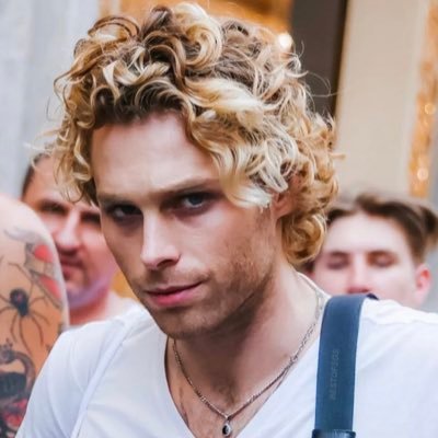 lover of mine n°1 enthusiast 🫶🏻🫶🏻🫶🏻 not impersonating/fan account