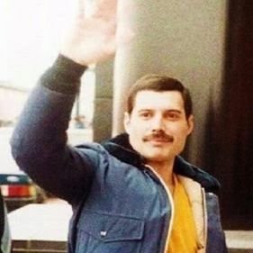 Freddie Mercury gifs to brighten your TL  
💛💙💜