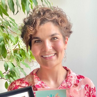 caromico2222's profile picture. human being • graphic designer • data visualization enthusiast & researcher 🌻👩🏻‍💻