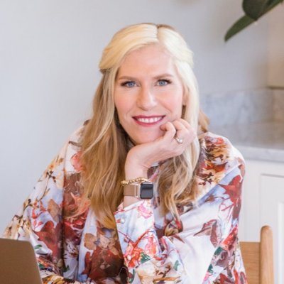 Women, money, business, tech, marketing and simple 6-figure businesses. CEO of And She Coaching + Co-founder of @hey_marvelous creator platform.